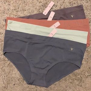 Victoria’s Secret hip-hugger panties